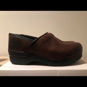 Dansko Professional closed cloud antique brown 38